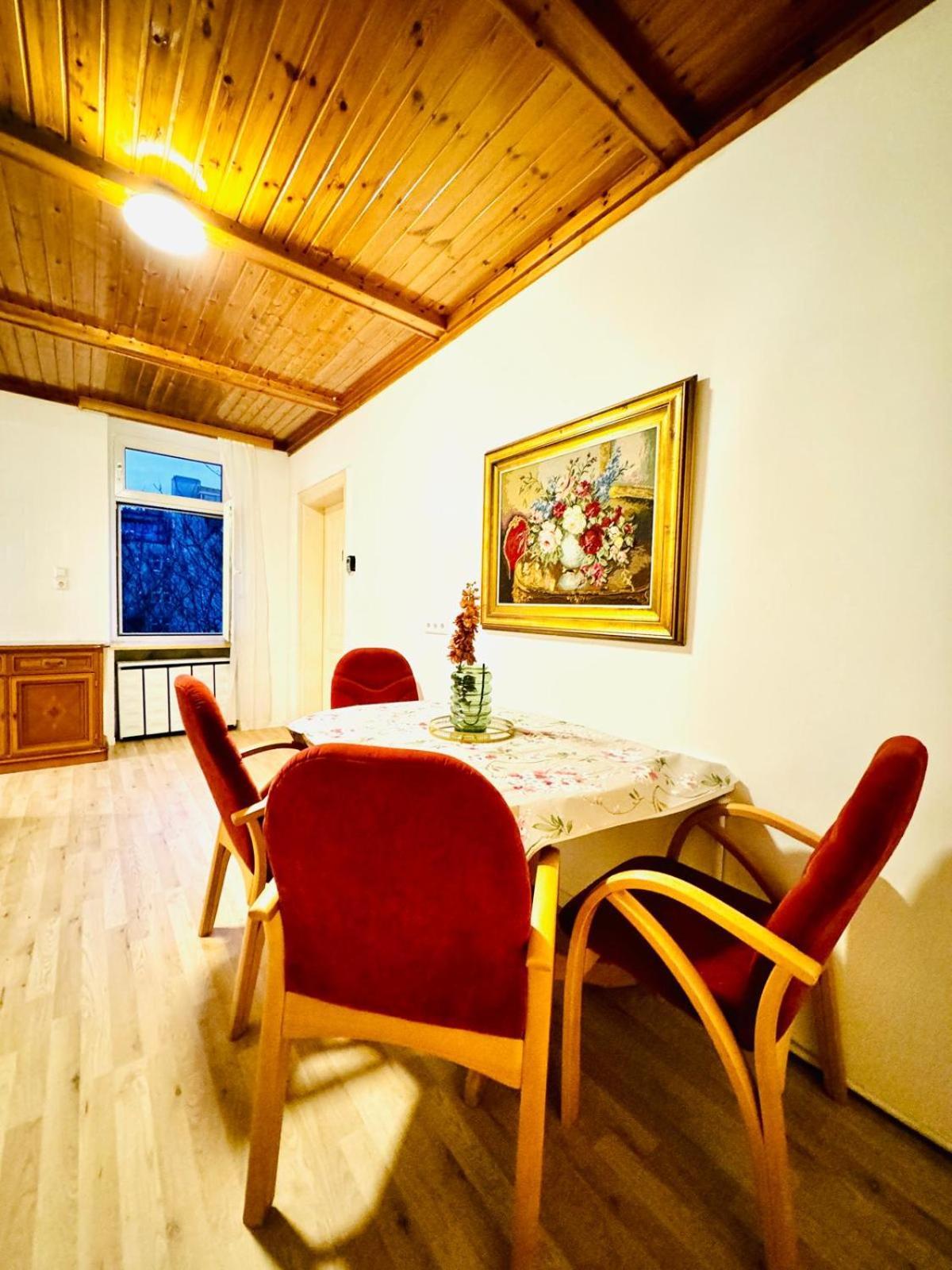 Appartement Amazing 4br Shared 10 Minute Walk To Fac Platz *