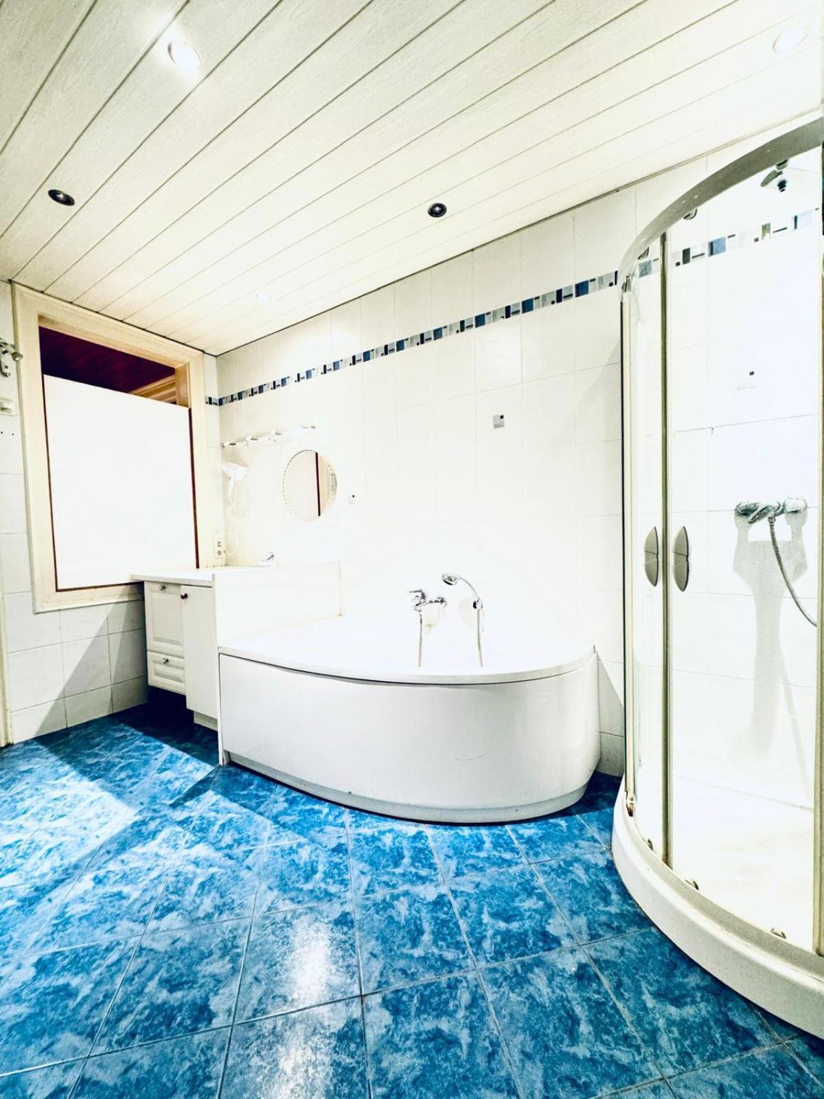 Appartement Amazing 4br Shared 10 Minute Walk To Fac Platz