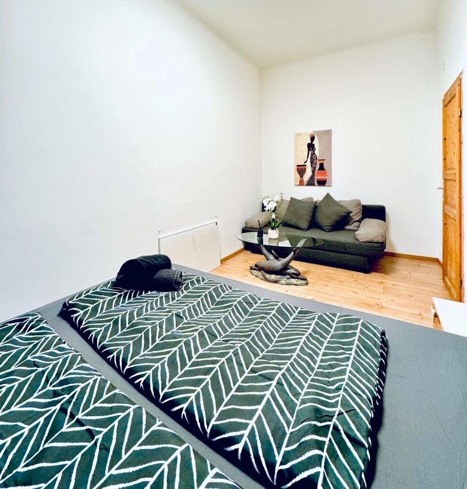 Amazing 4br Shared 10 Minute Walk To Fac Platz Appartement *