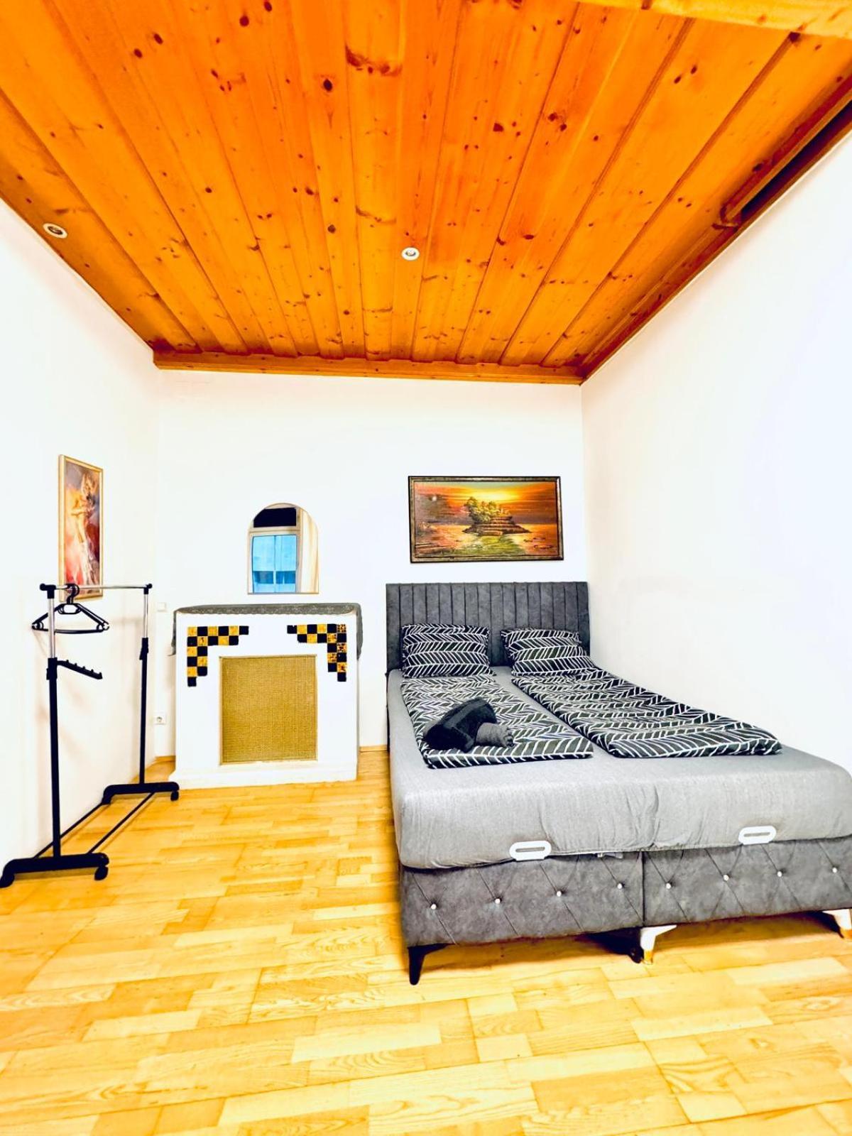 Appartement Amazing 4br Shared 10 Minute Walk To Fac Platz Wenen