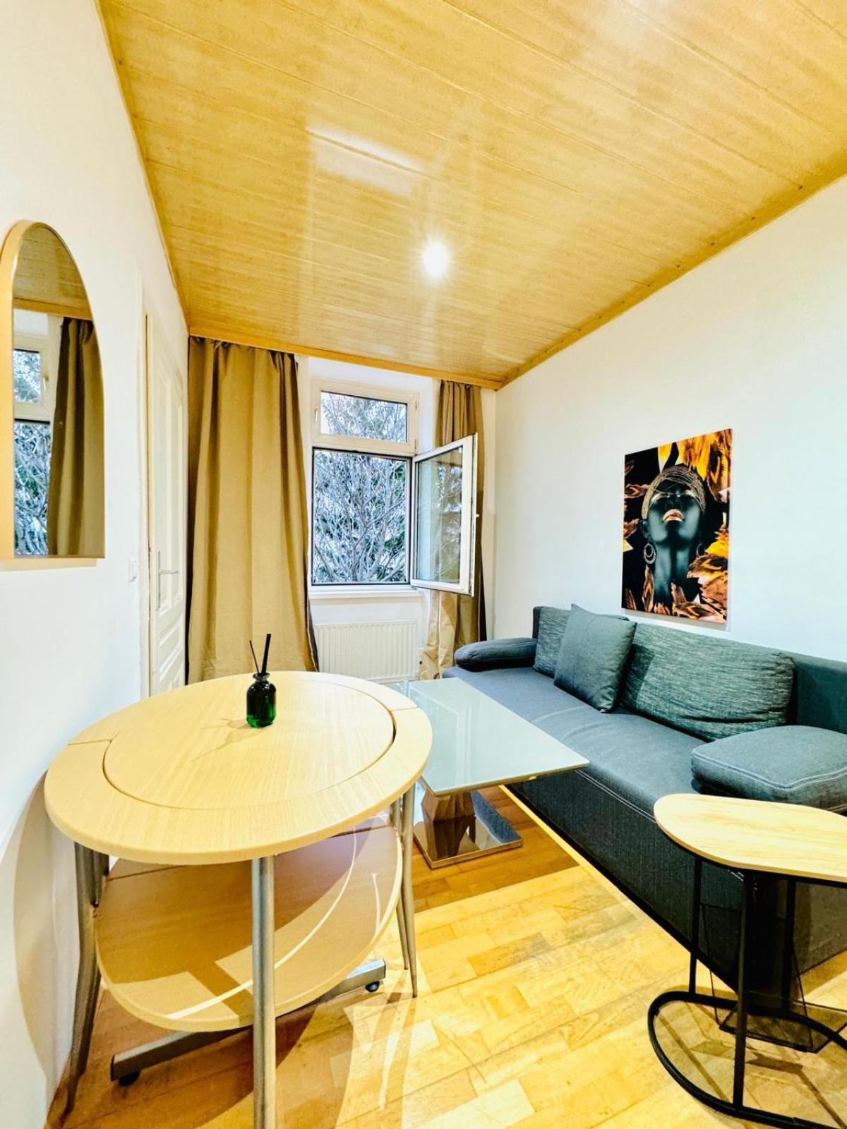 Appartement Amazing 4br Shared 10 Minute Walk To Fac Platz Wenen