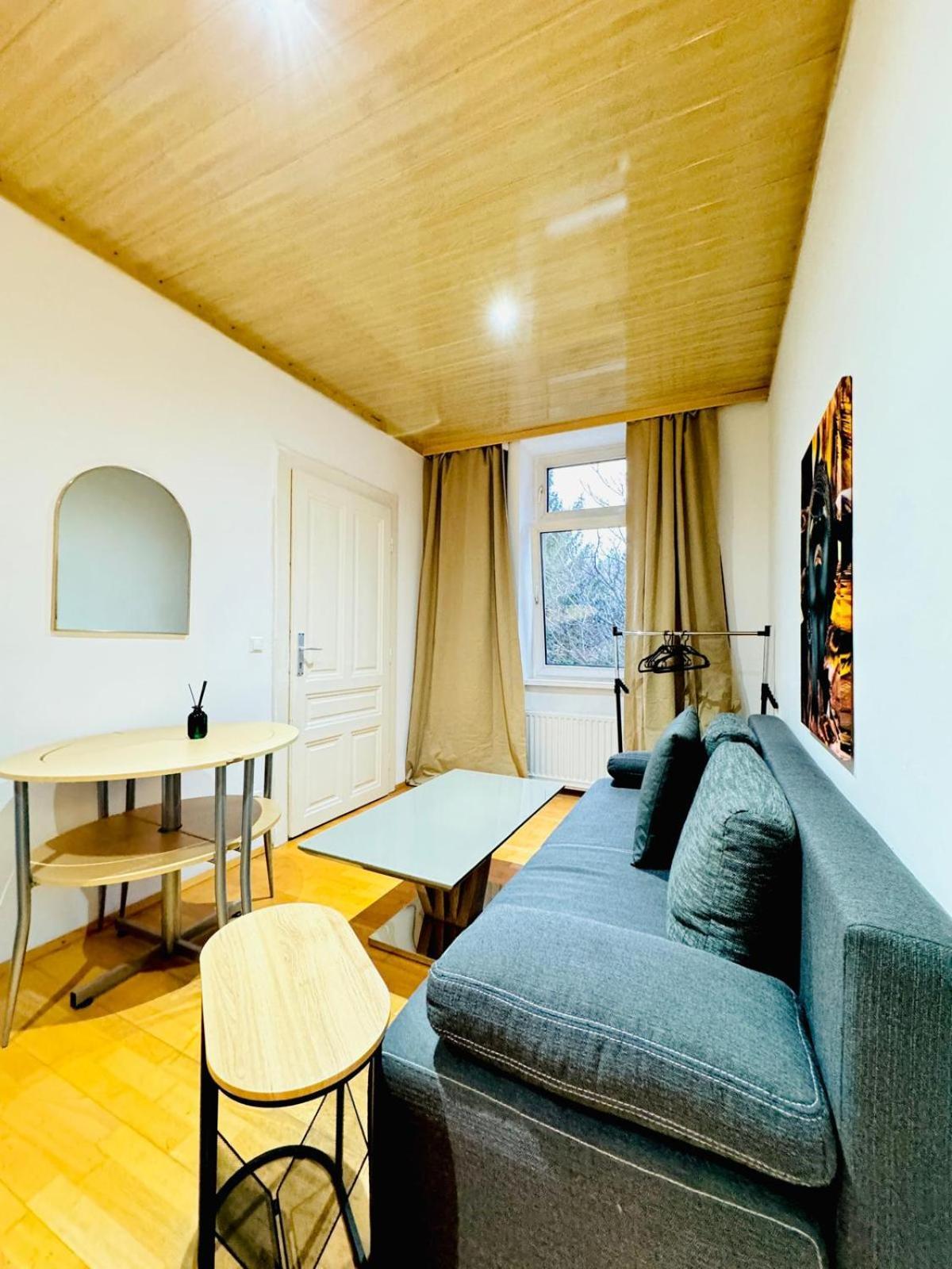 Appartement Amazing 4br Shared 10 Minute Walk To Fac Platz Wenen